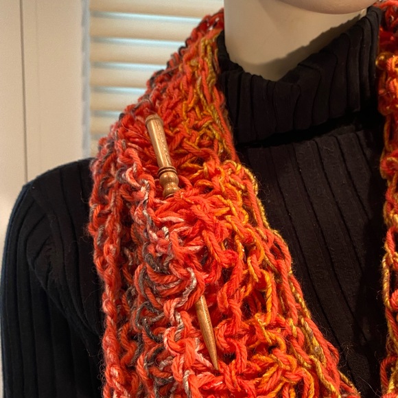 Set of 2 Wooden Hand-carved Scarf Pens - Picture 1 of 6